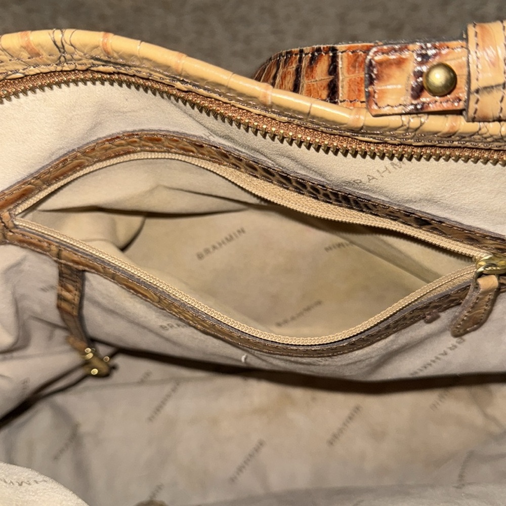 Brahmin brown real leather purse 🤎 - Picture 3 of 8